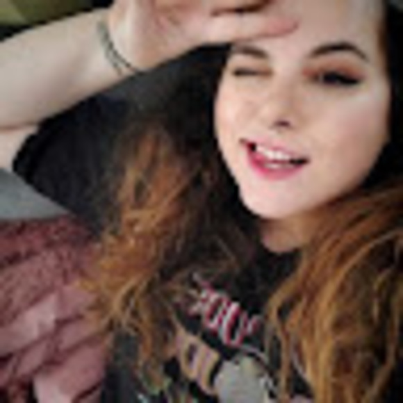 Meet your Posher, Sarah - Picture 1 of 1